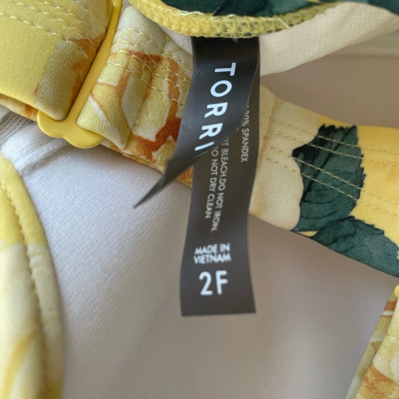Torrid Size 2 women’s swimsuit. NWT. Yellow floral print. - Picture 5 of 9